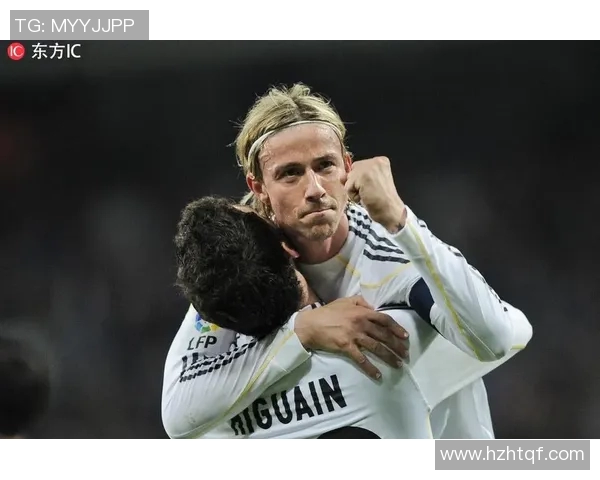 足球明星佩戴发带的高清图片展示与解析